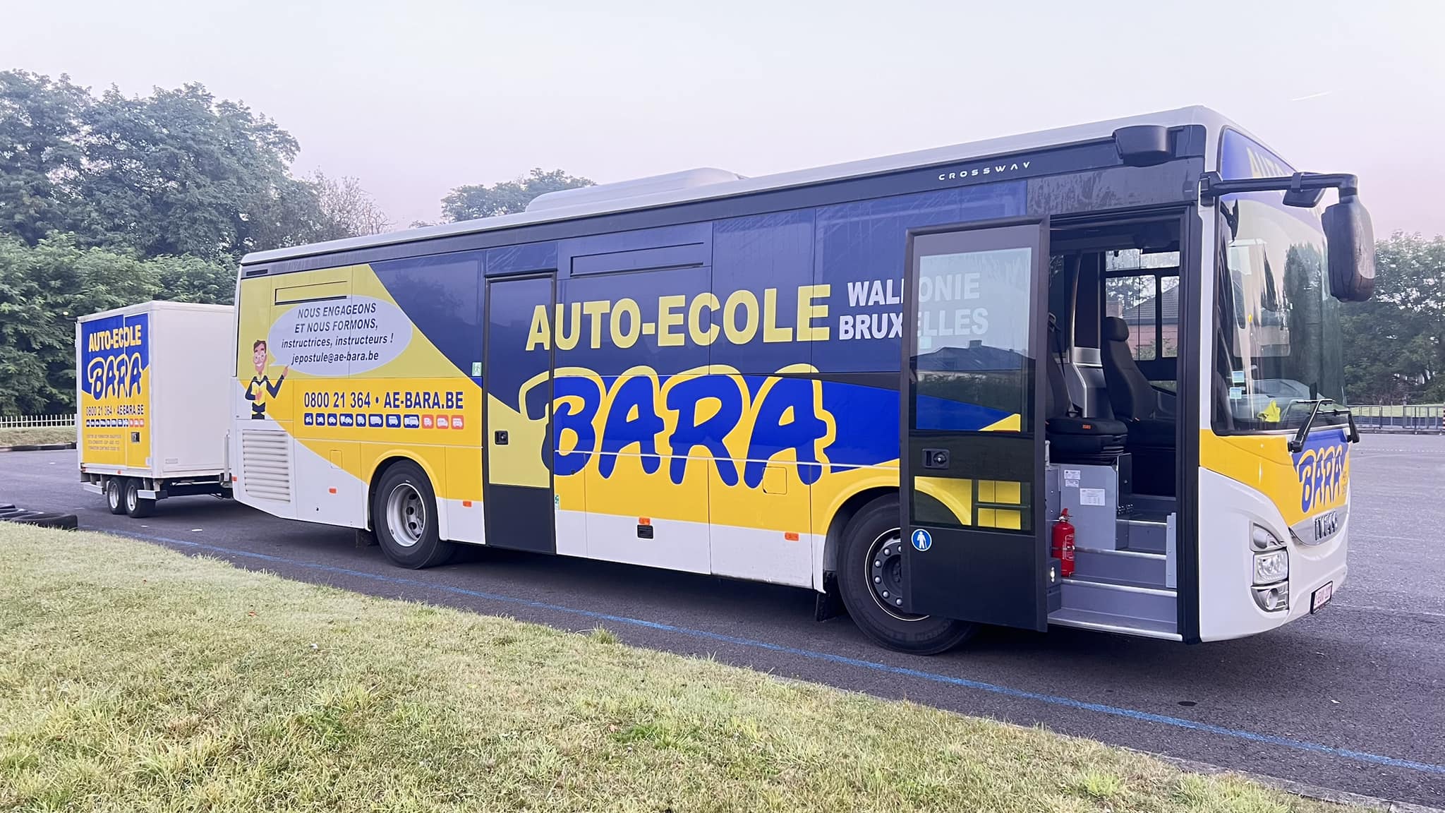 Bus avec remorque pour le permis DE